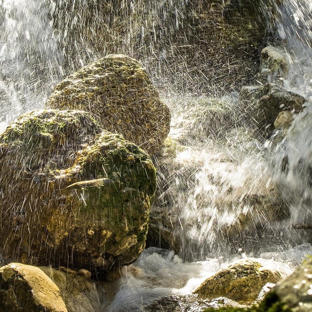 Glezna brūnā rāmī - Rushing Waterfall Home Trends DECO