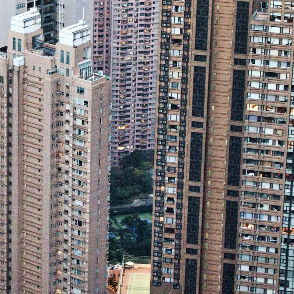 Glezna brūnā rāmī - Skyscrapers In Hong Kong Home Trends DECO