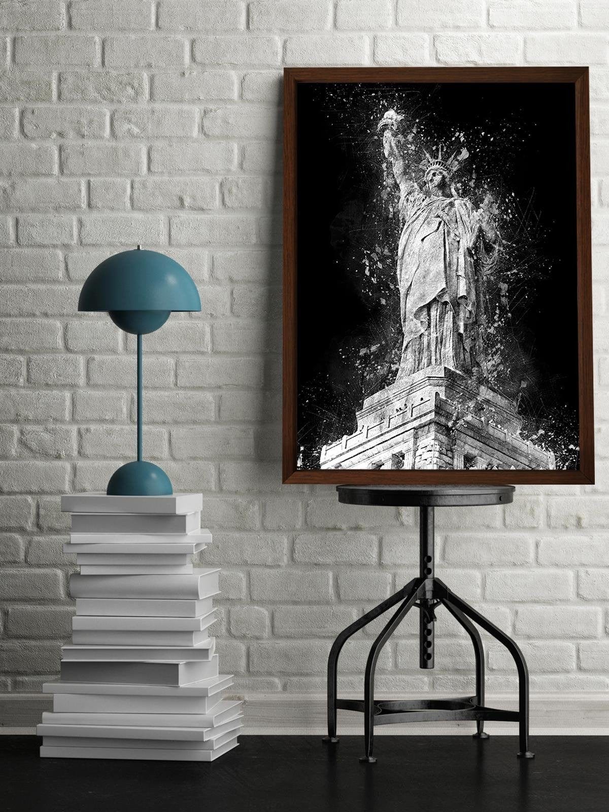 Glezna brūnā rāmī - Statue Of Liberty At Night Home Trends DECO
