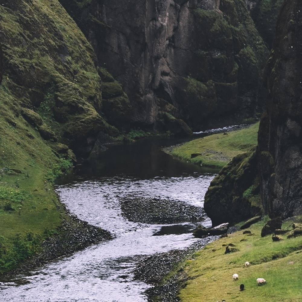 Glezna brūnā rāmī - Stream In The Mountains Home Trends DECO