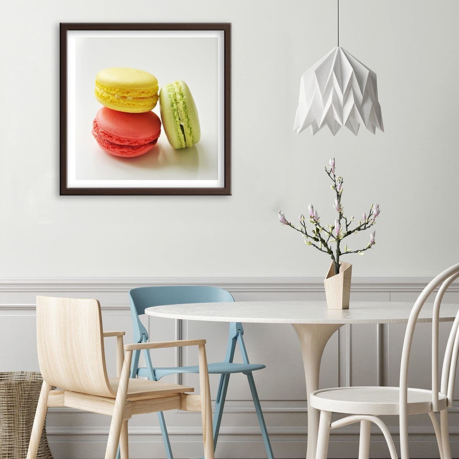 Glezna brūnā rāmī - Tasty Macaroons Home Trends DECO
