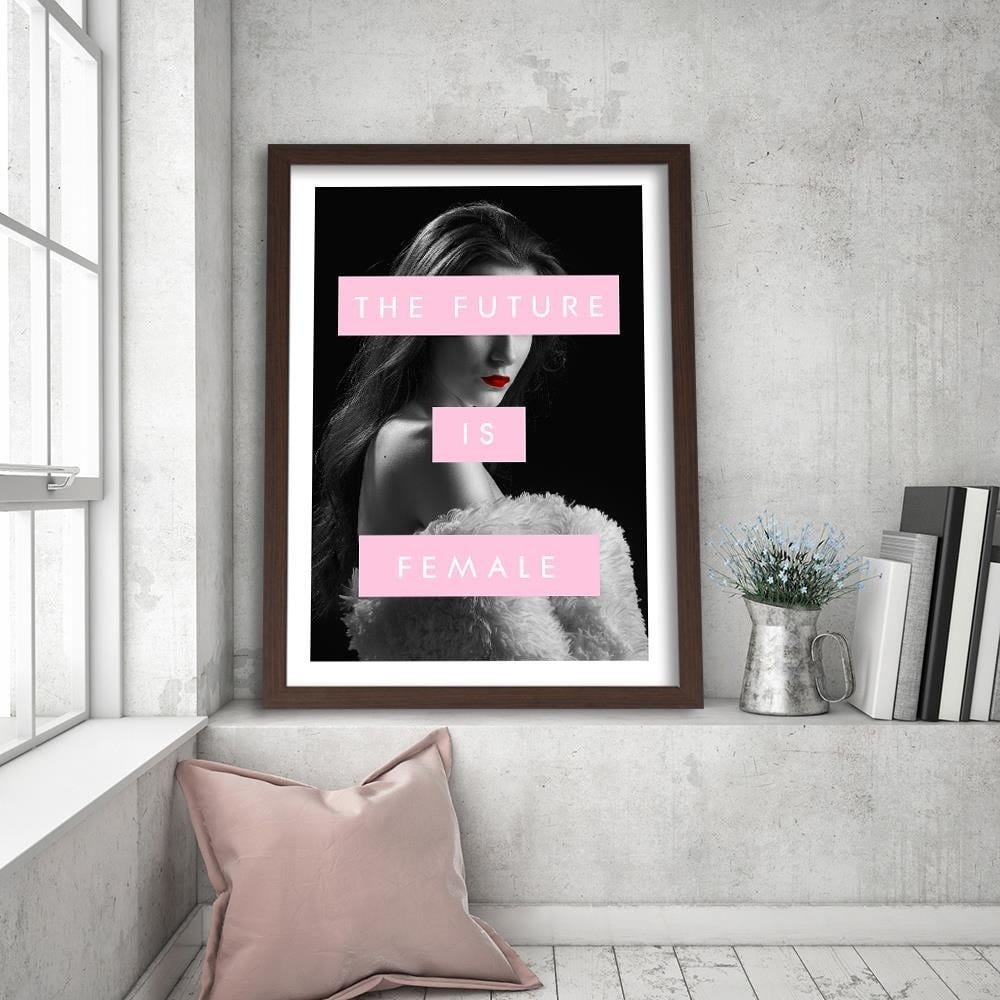 Glezna brūnā rāmī - The Future Is Female Home Trends DECO