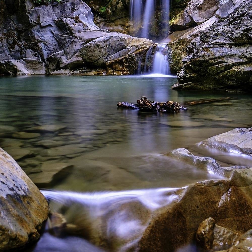 Glezna brūnā rāmī - The Picturesque Waterfall Rock Home Trends DECO