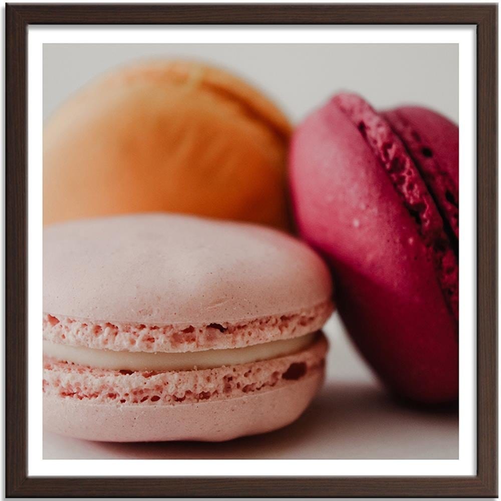 Glezna brūnā rāmī - Three Colorful Macaroons Home Trends DECO