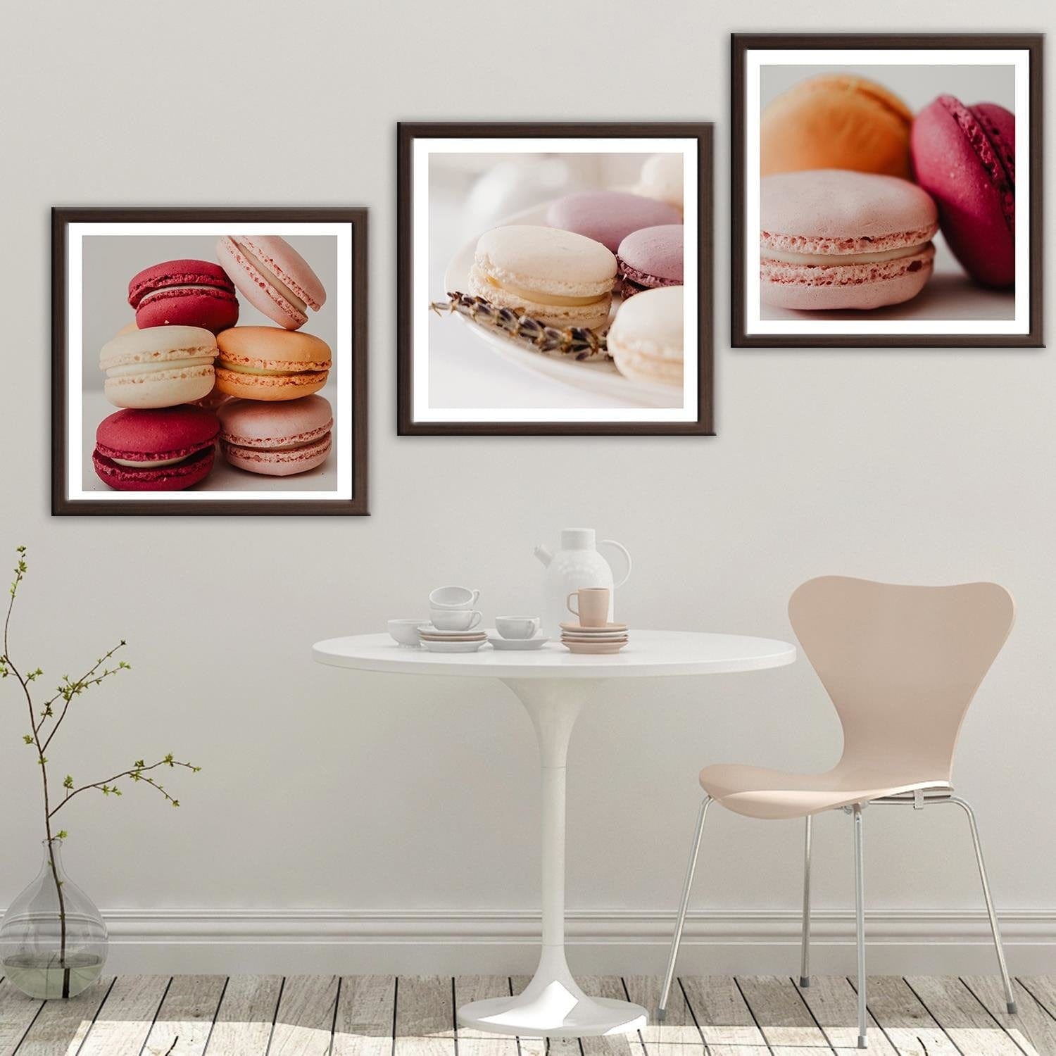 Glezna brūnā rāmī - Three Colorful Macaroons Home Trends DECO
