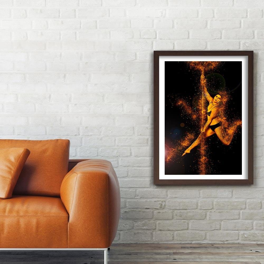 Glezna brūnā rāmī - Woman Dancing On The Tube Home Trends DECO