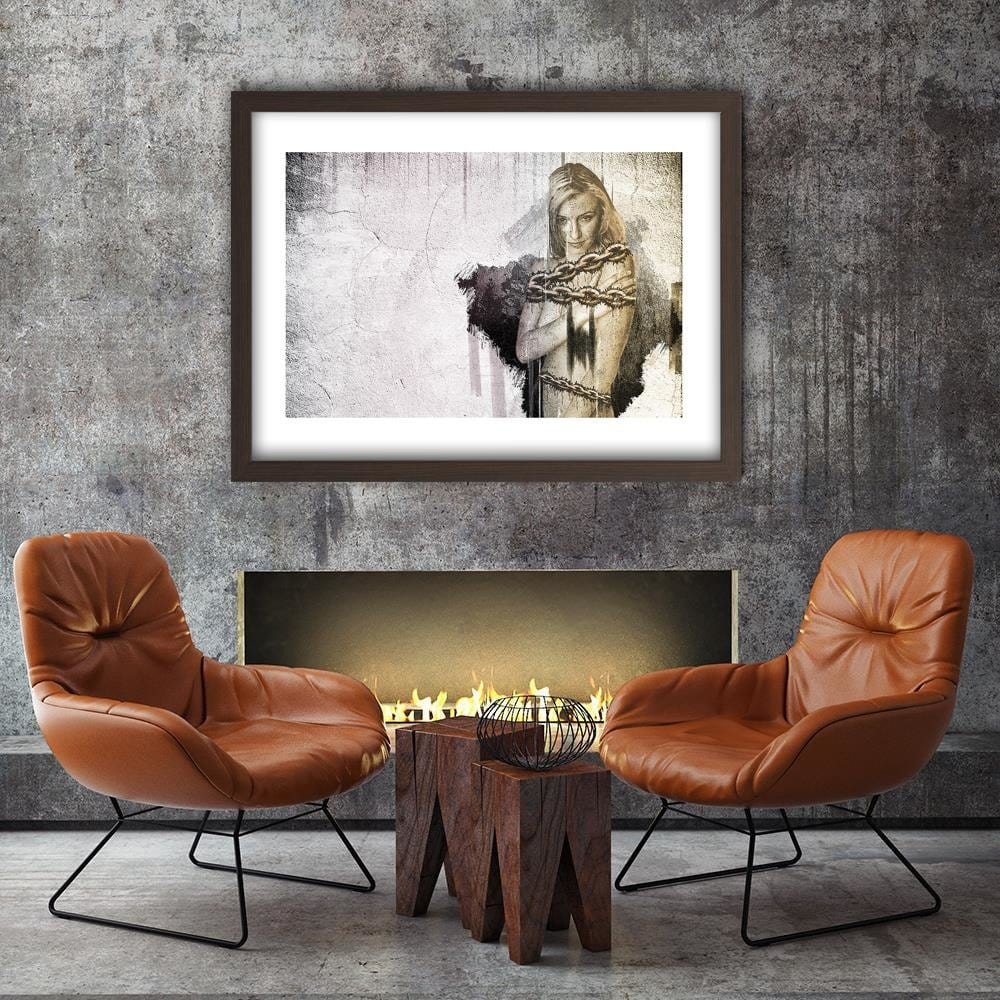 Glezna brūnā rāmī - Woman With Chain Home Trends DECO