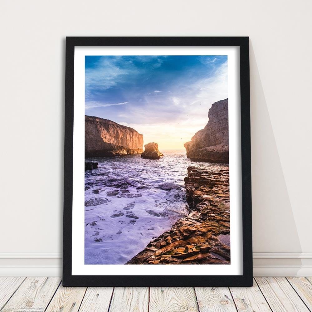 Glezna melnā rāmī - Ocean And Rocks Home Trends