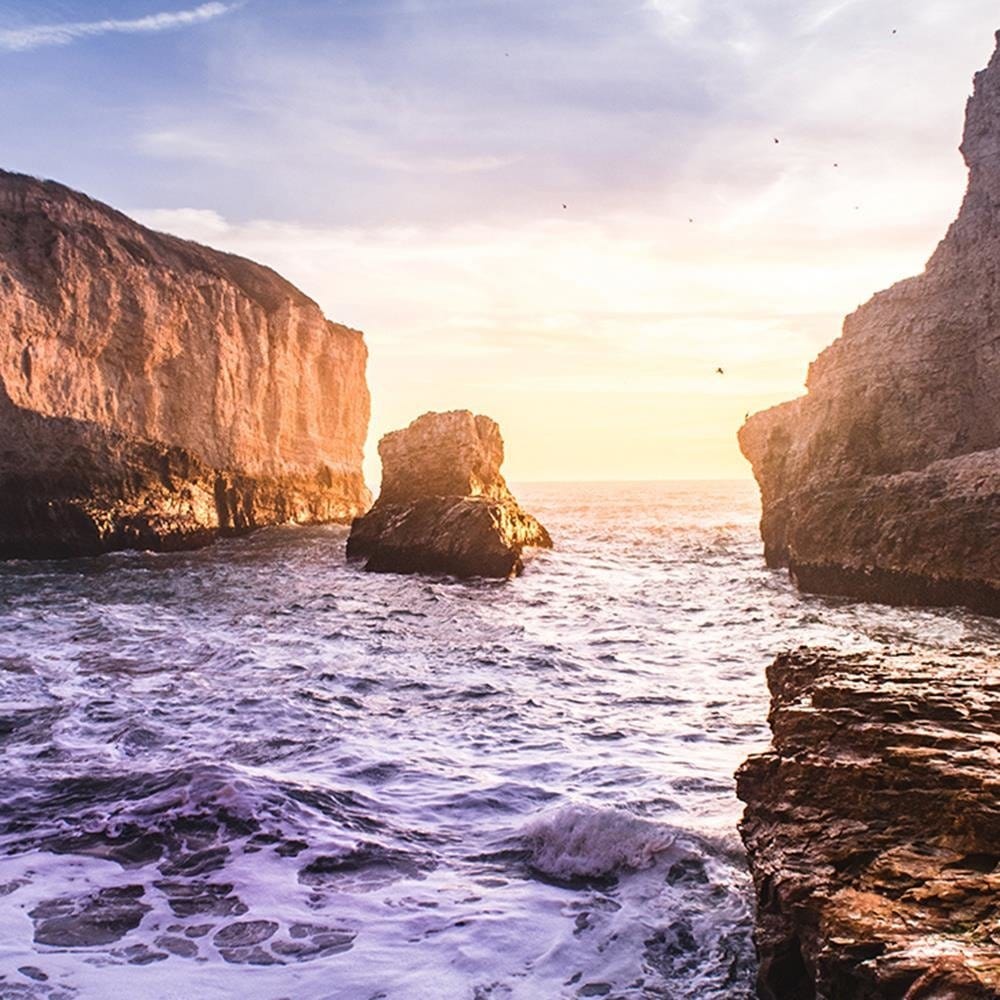 Glezna melnā rāmī - Ocean And Rocks Home Trends