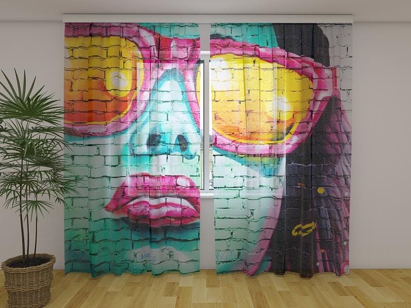 Dienas un nakts aizkari - Grafiti Birmingemā 180 x 140 cm (2X 90x140 cm) / Сaurspīdīgs šifons E-interjers.lv