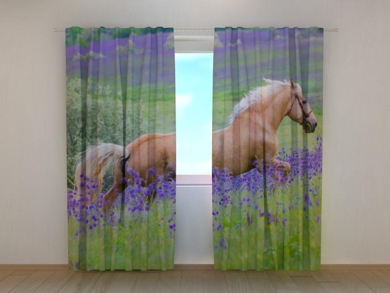 Dienas un nakts aizkari - Palomino zirgs ziedu laukā 180 x 140 cm (2X 90x140 cm) / SCREEN E-interjers.lv