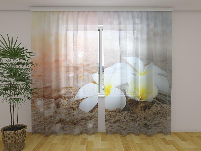 Dienas un nakts aizkari - Tropu ziedi pludmalē 180 x 140 cm (2X 90x140 cm) / Сaurspīdīgs šifons E-interjers.lv