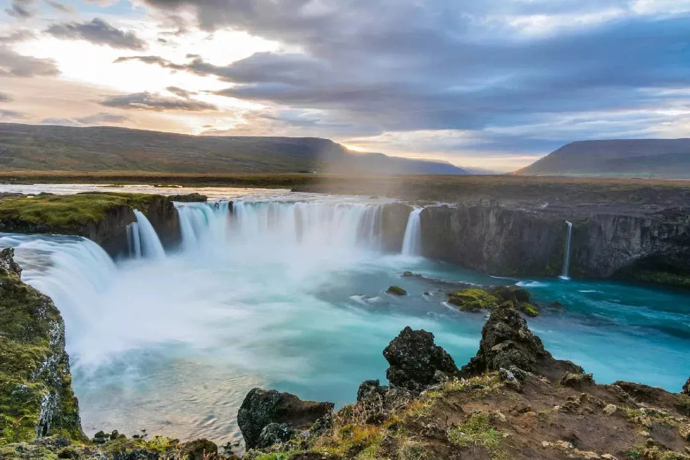 Fototapetes ar ūdenskritumu - Godafoss ūdenskritums, N3192, 375x250 cm D-ART