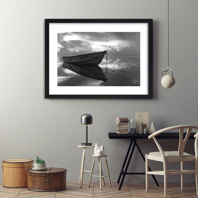 Glezna melnā rāmī - A Boat On The Sea 2  Home Trends