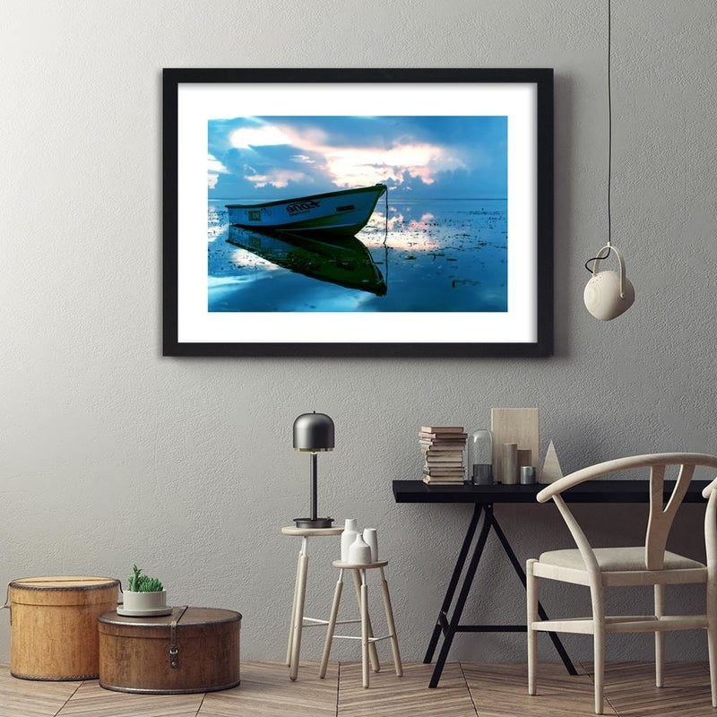 Glezna melnā rāmī - A Boat On The Sea 3  Home Trends