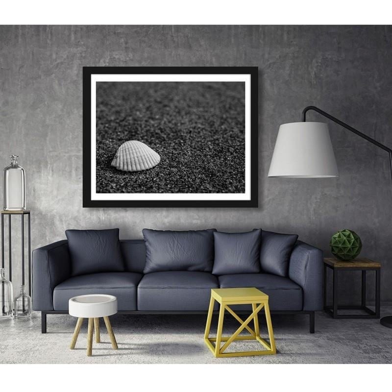 Glezna melnā rāmī - A shell in the sand  Home Trends