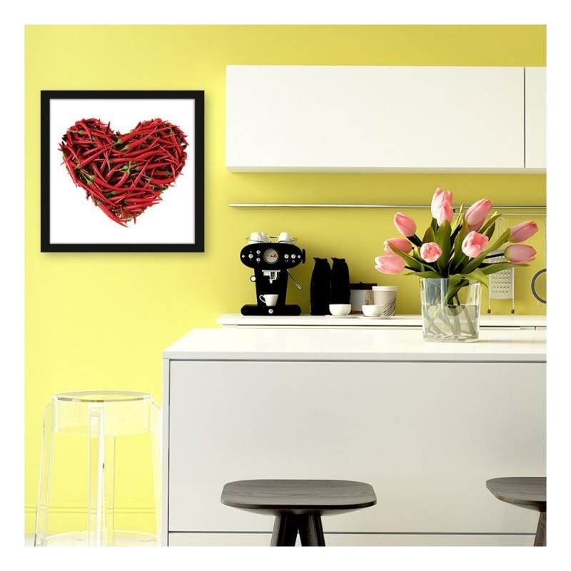 Glezna melnā rāmī - A spicy heart  Home Trends