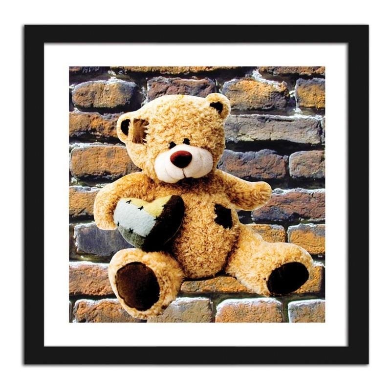 Glezna melnā rāmī - A teddy bear with a heart.  Home Trends