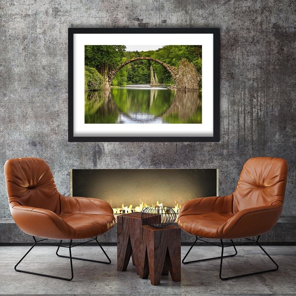 Glezna melnā rāmī - Arch Bridge Over The Lake  Home Trends