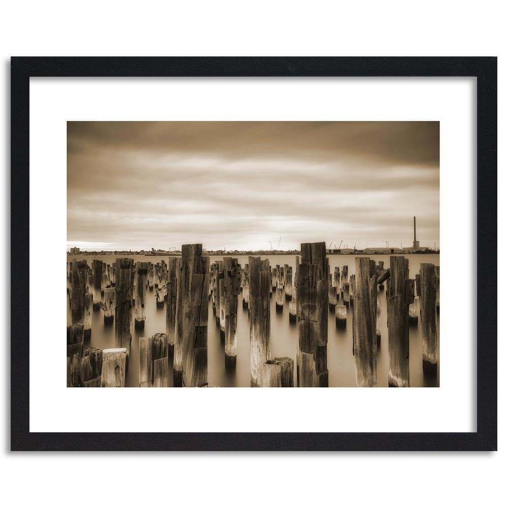 Glezna melnā rāmī - Breakwater In Port 1  Home Trends