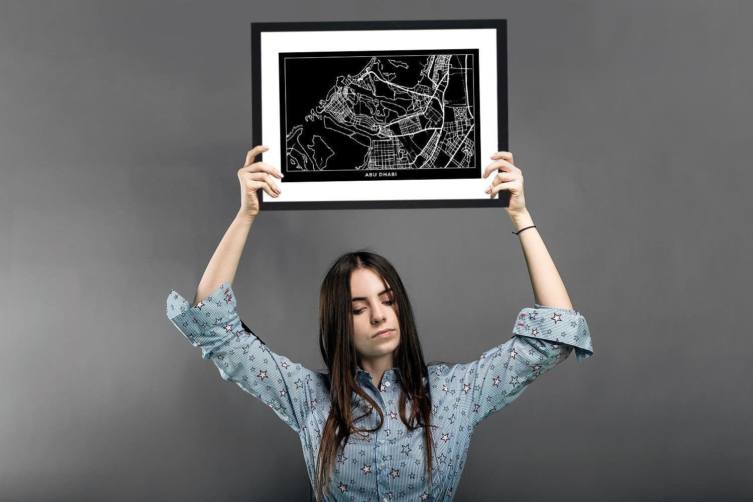 Glezna melnā rāmī - City In Abu Dhabi  Home Trends