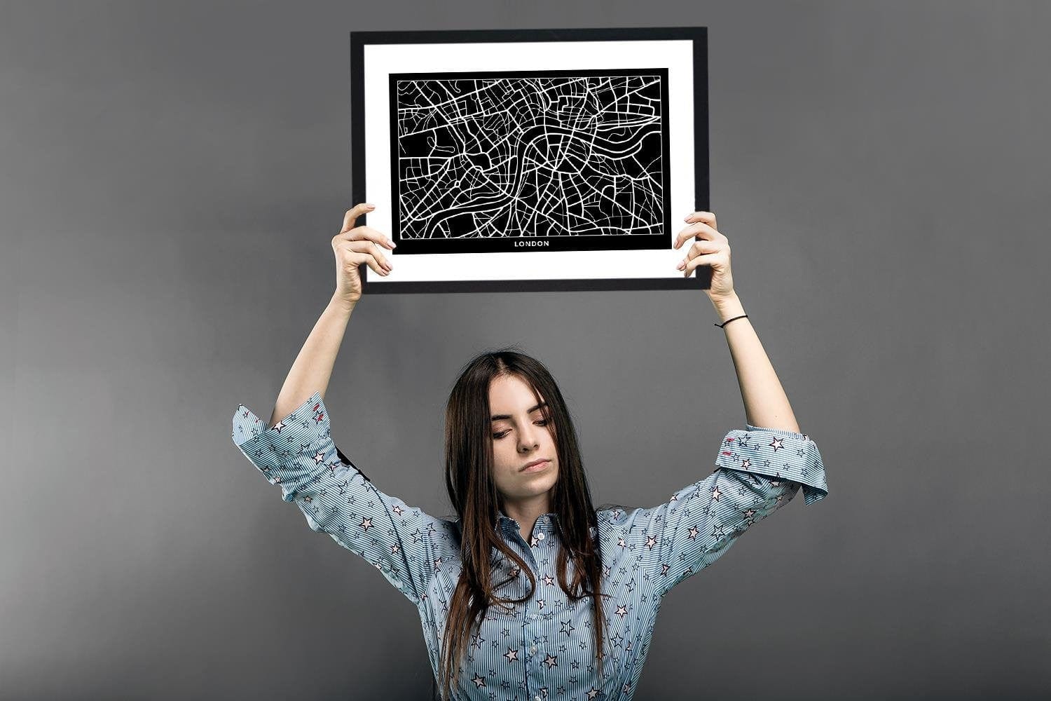 Glezna melnā rāmī - City London  Home Trends