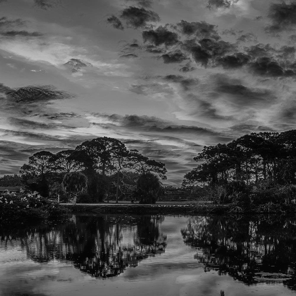Glezna melnā rāmī - Clouds Over The Lake 2  Home Trends