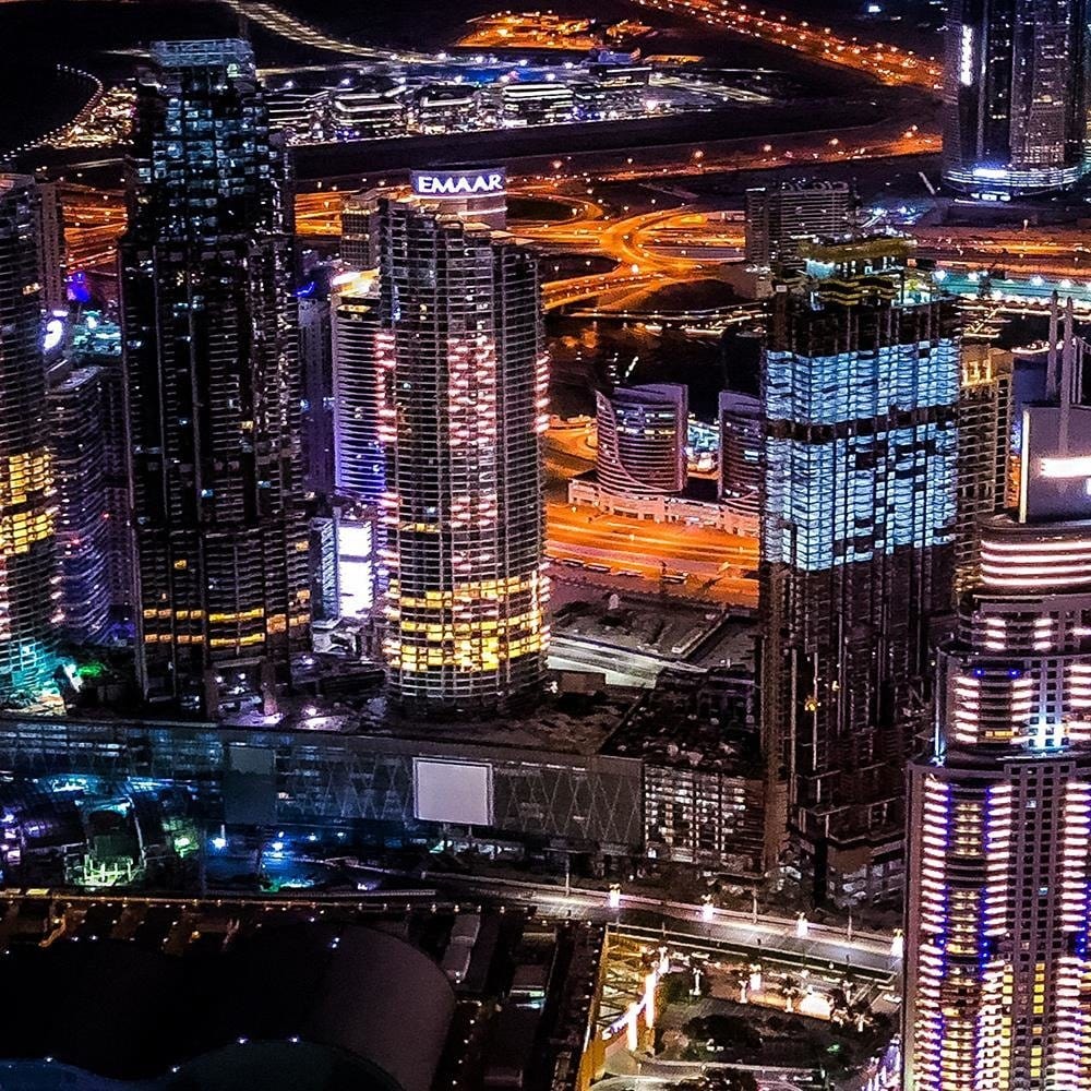 Glezna melnā rāmī - Dubai At Night  Home Trends