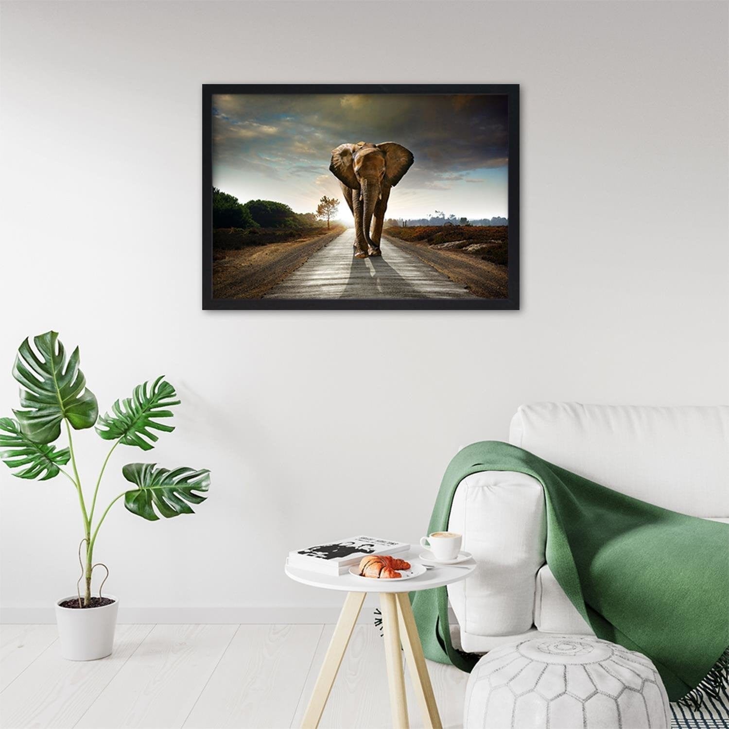 Glezna melnā rāmī - Elephant On The Road  Home Trends