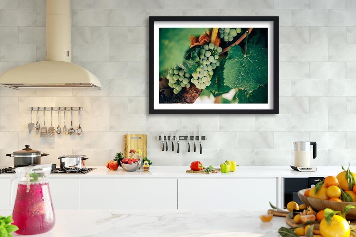 Glezna melnā rāmī - Green Grapes  Home Trends