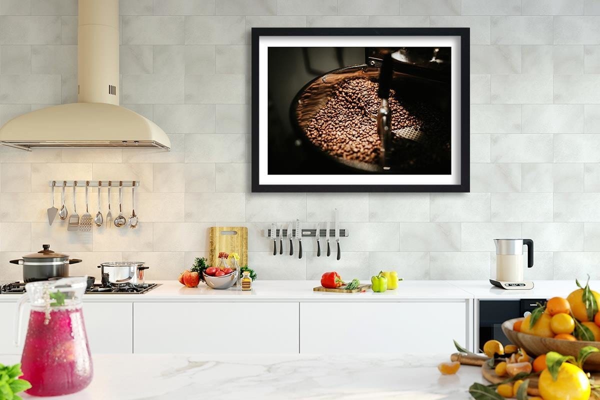 Glezna melnā rāmī - Grinding Coffee Beans  Home Trends