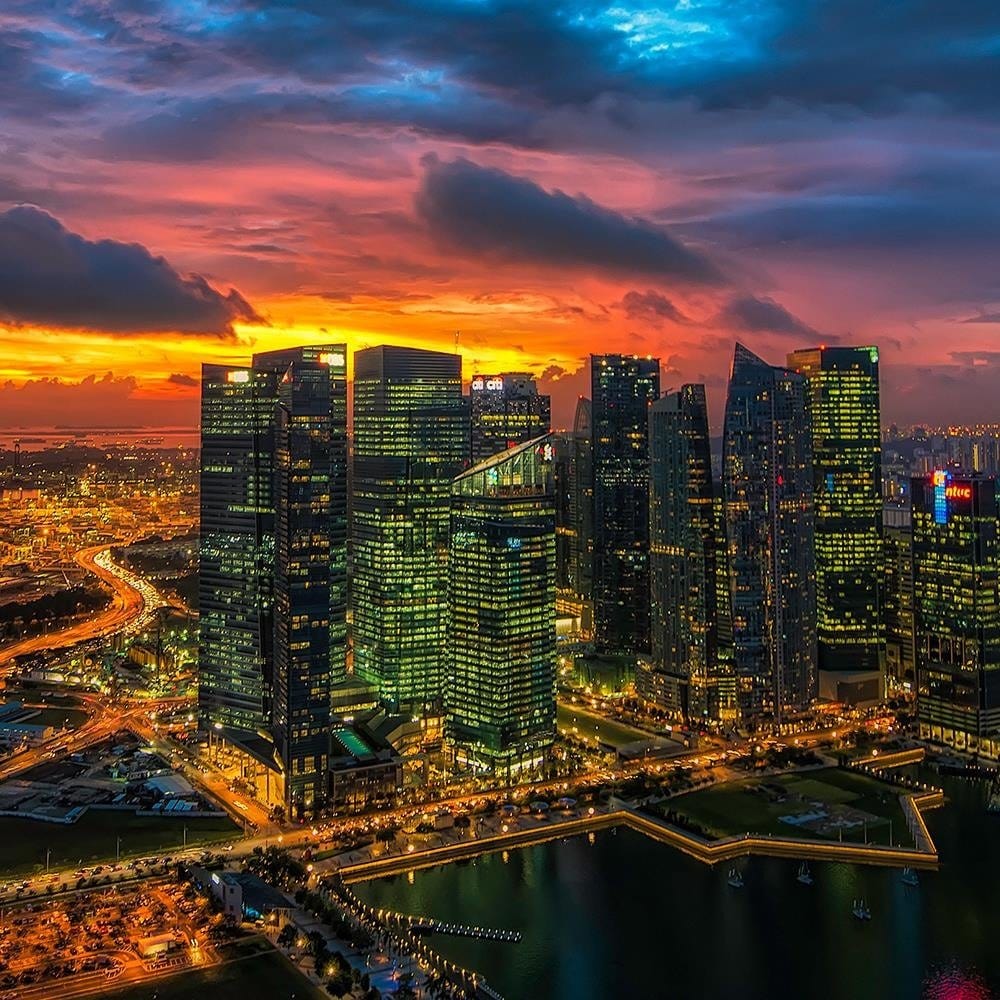 Glezna melnā rāmī - Lit City  Home Trends