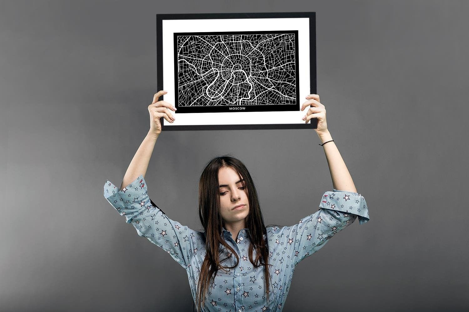 Glezna melnā rāmī - Moscow City Plan  Home Trends