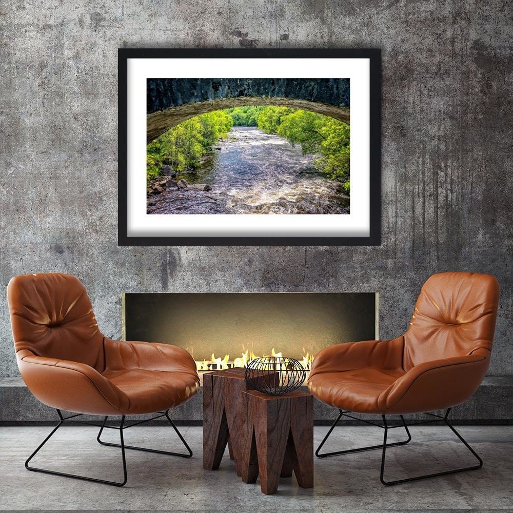 Glezna melnā rāmī - River Under A Stone Bridge  Home Trends