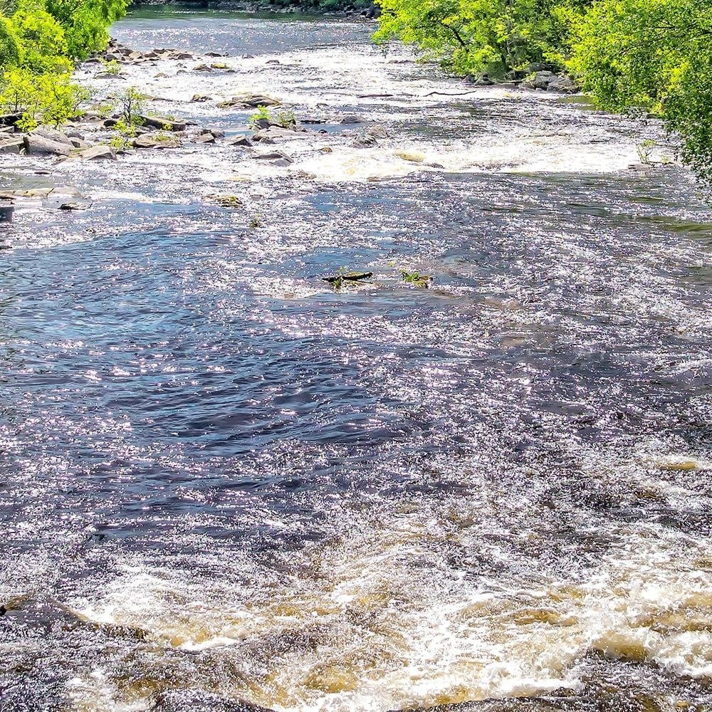 Glezna melnā rāmī - River Under A Stone Bridge  Home Trends