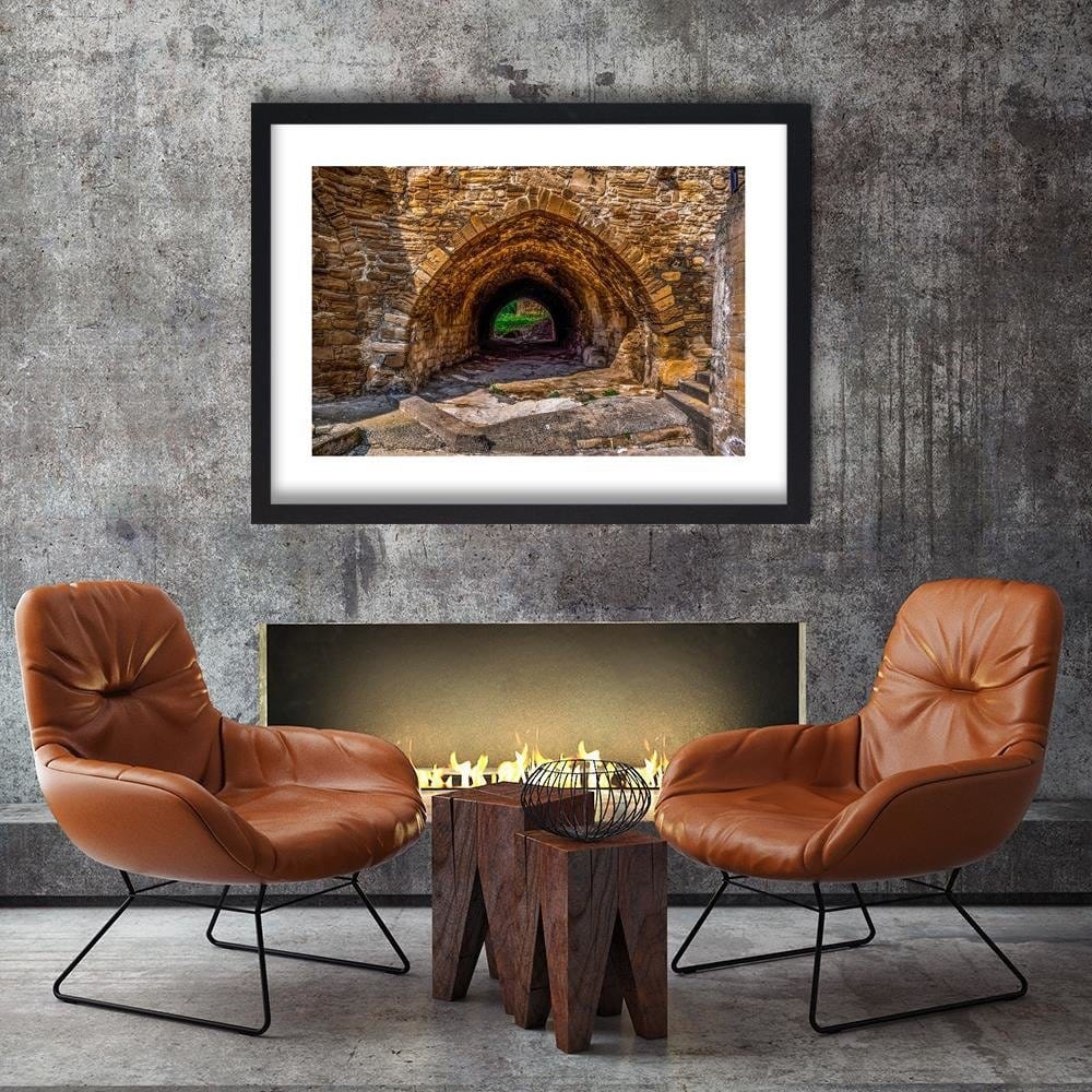 Glezna melnā rāmī - Stone Tunnel  Home Trends