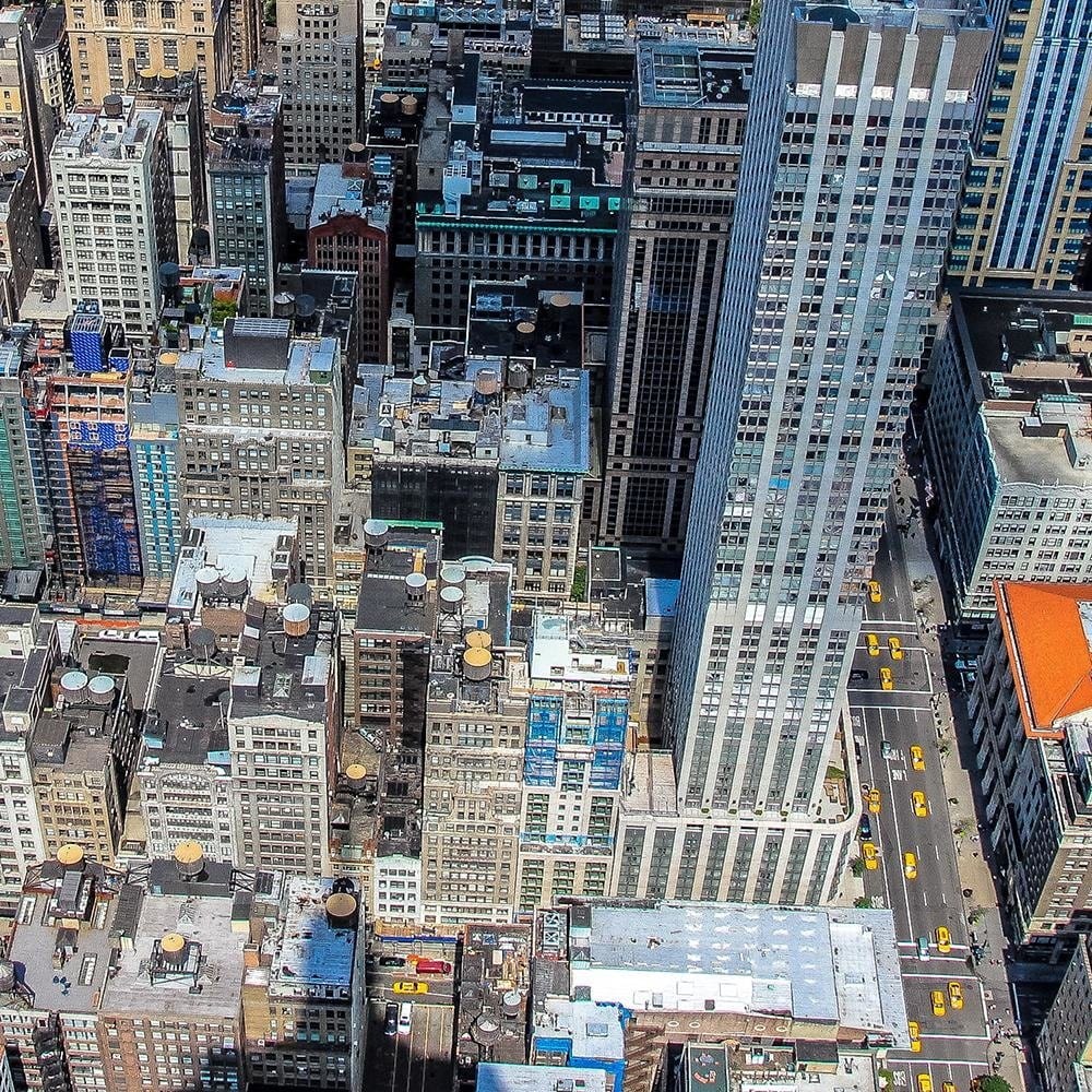 Glezna melnā rāmī - The City Of Modern Skyscrapers  Home Trends