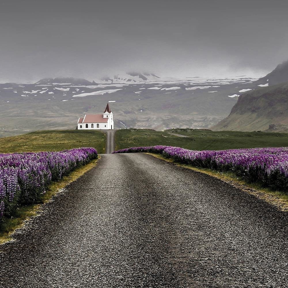 Glezna melnā rāmī - The Road To The Church  Home Trends