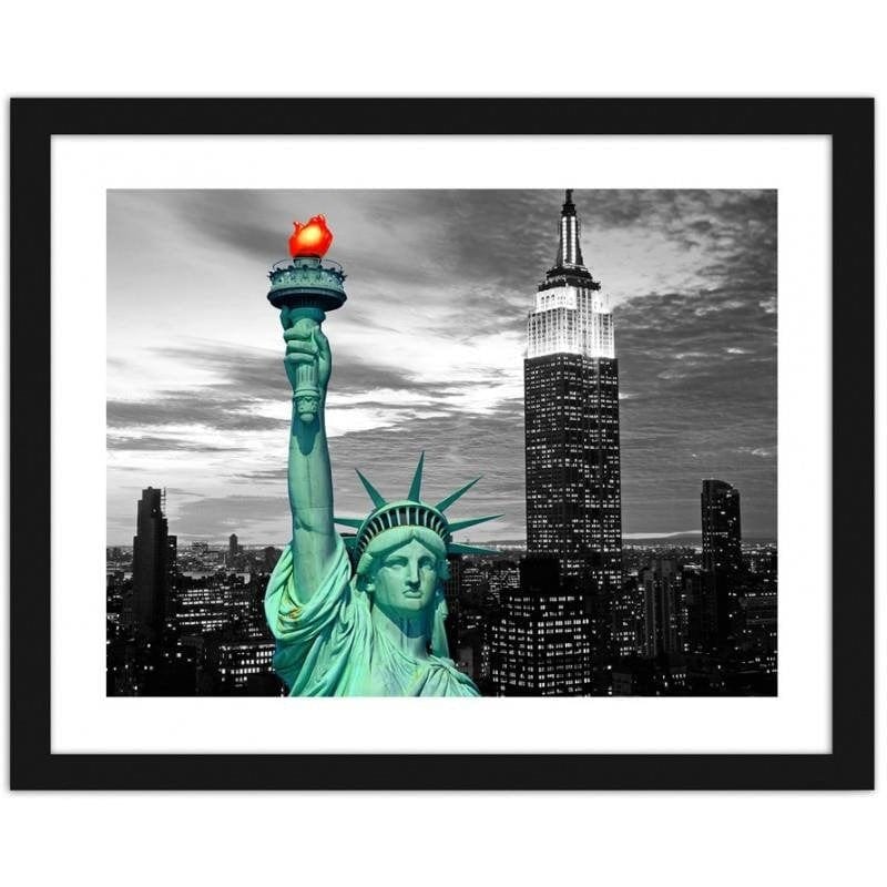 Glezna melnā rāmī - The Statue of Liberty and New York City  Home Trends