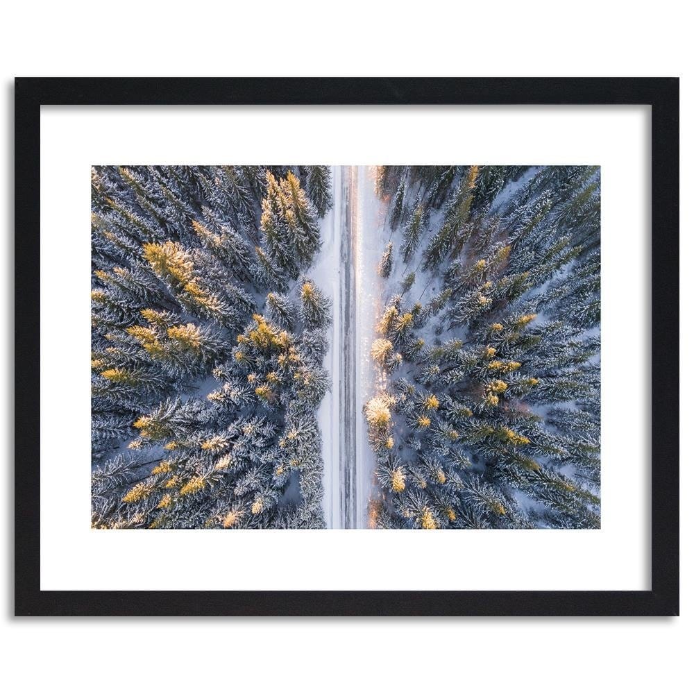 Glezna melnā rāmī - Winter Forest With A Bird's Eye View  Home Trends