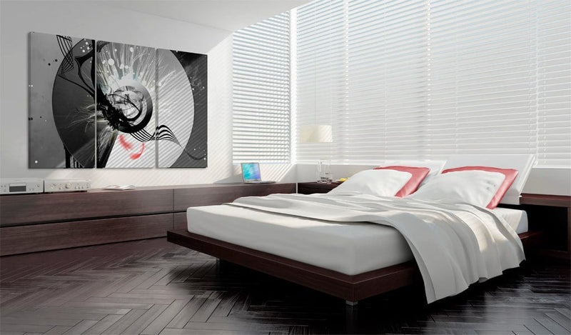 Kanva - Metal circle & red feathers Home Trends