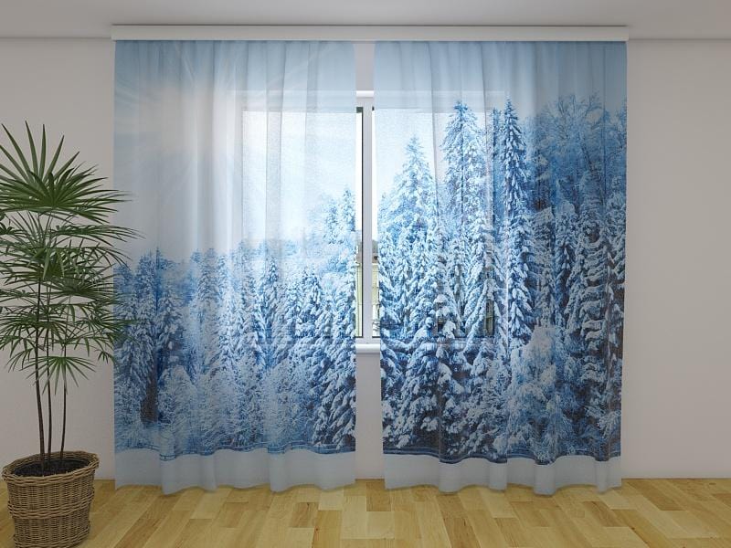Ziemassvētku aizkari - Mežs ar sniegu un salnu 180 x 140 cm (2X 90x140 cm) / Сaurspīdīgs šifons E-interjers.lv