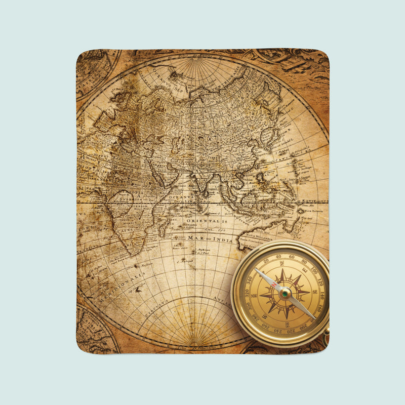 Flīsa pleds Old Compass on the Map