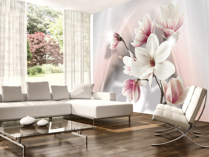 Fototapetes ar baltām magnolijām viesistabas interjerā