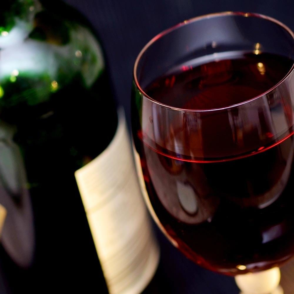 Glezna baltā rāmī - A Bottle Of Wine And A Glass  Home Trends DECO