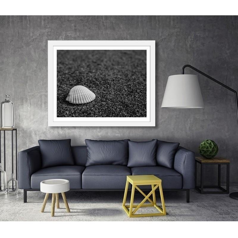 Glezna baltā rāmī - A shell in the sand  Home Trends DECO