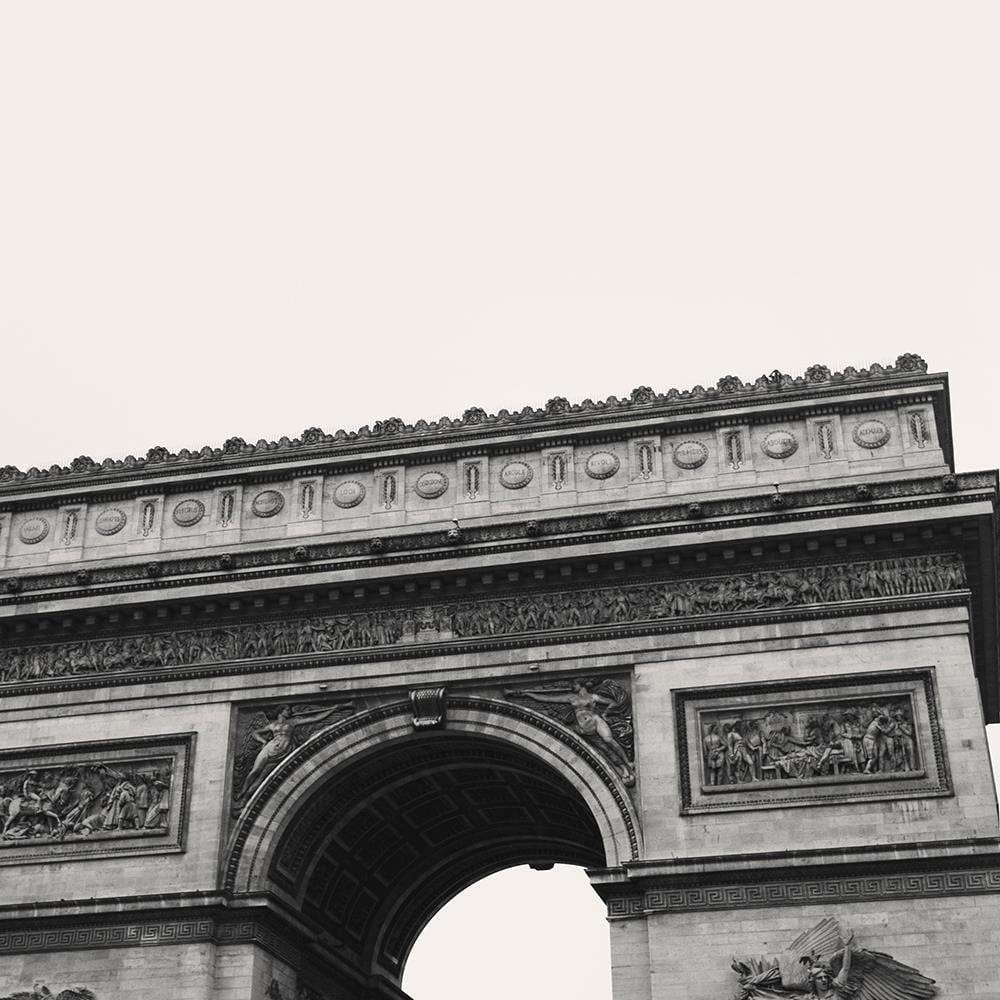 Glezna baltā rāmī - Arc De Triomphe  Home Trends DECO