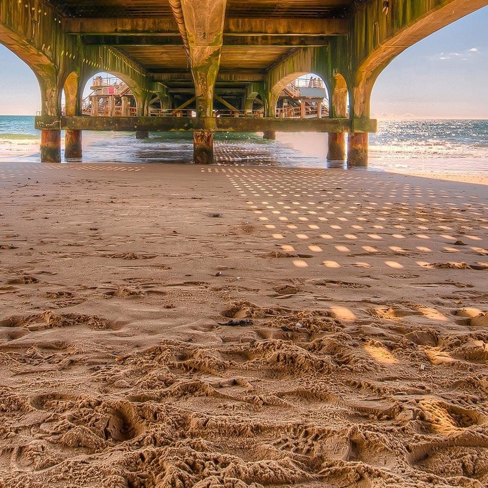 Glezna baltā rāmī - Beach Under The Pier  Home Trends DECO