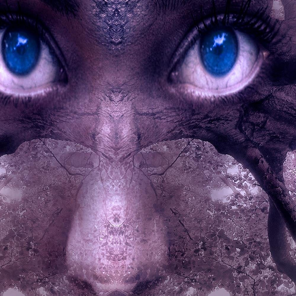 Glezna baltā rāmī - Blue Eyes Fantasy  Home Trends DECO