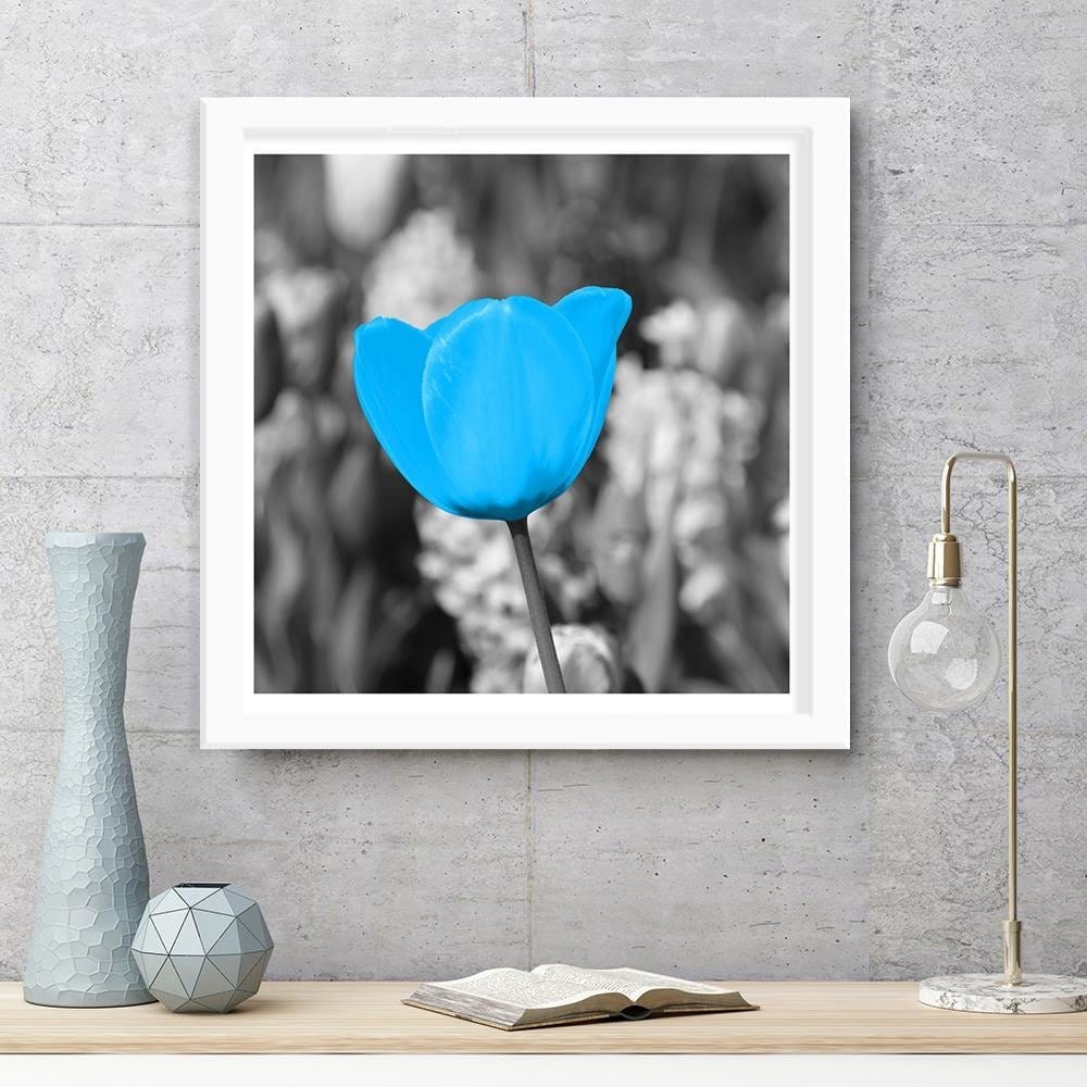 Glezna baltā rāmī - Blue Tulip  Home Trends DECO